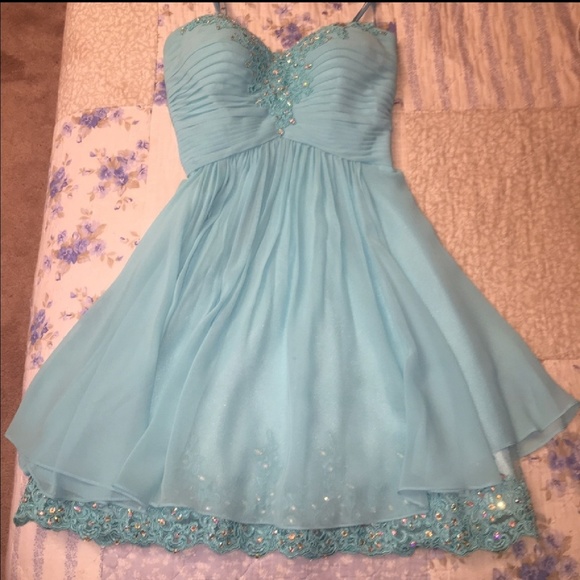 La Femme prom dress - Picture 3 of 4